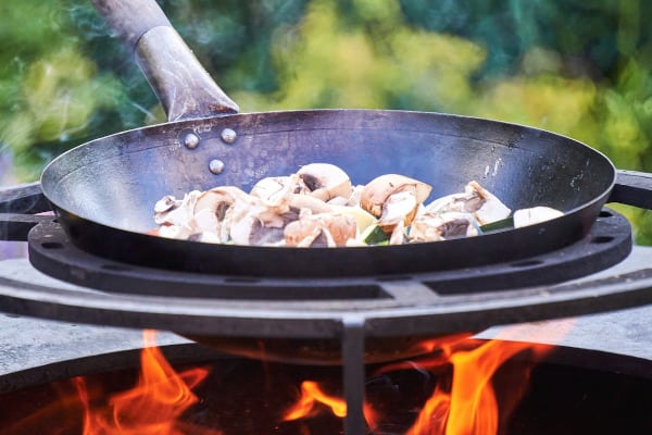 how to use a wok on the grill
