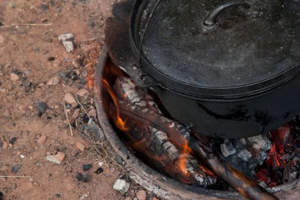 tips for using a dutch oven on the grill