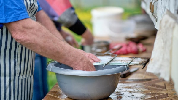 DIY Grill Cleaning Vs Professional Grill Cleaning